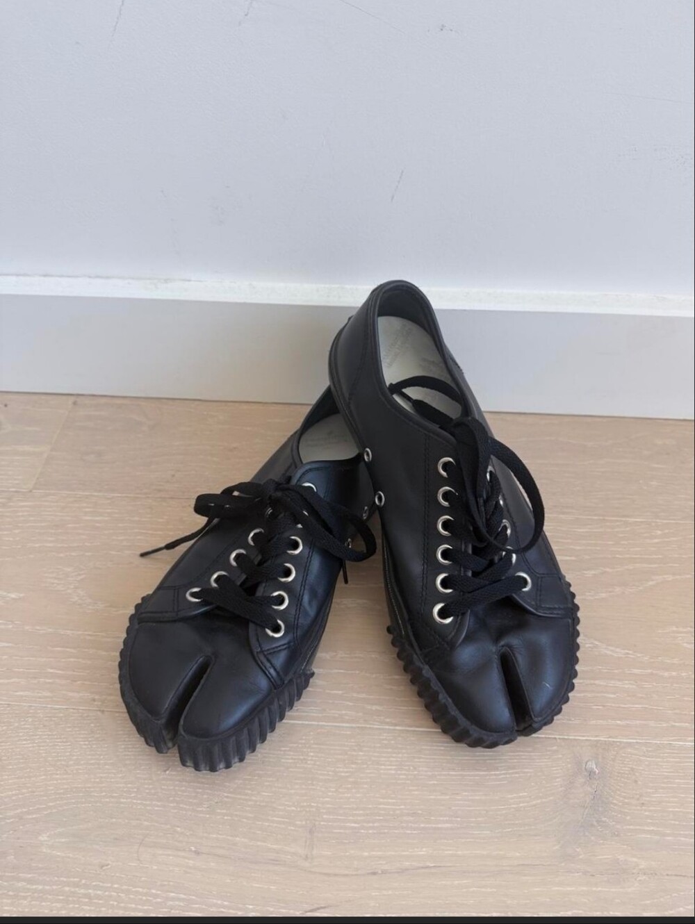 Black Women's Split-Toe Lace-Up Sneakers